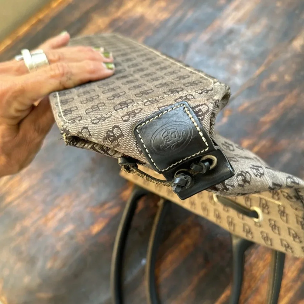Dooney & Bourke authentic  classic vintage Handbag Gray & Black